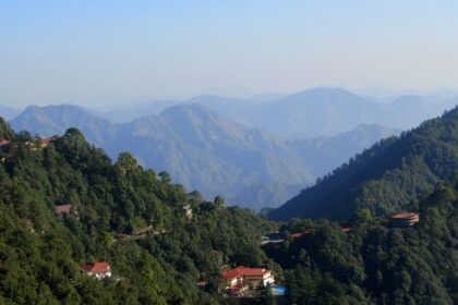 Mussoorie travel guide assures picturesque landscapes, a cool climate, and breathtaking Himalayan views.