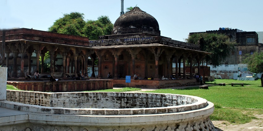 A glimpse of the Nadan Mahal, one of the top places to visit in Lucknow with family.