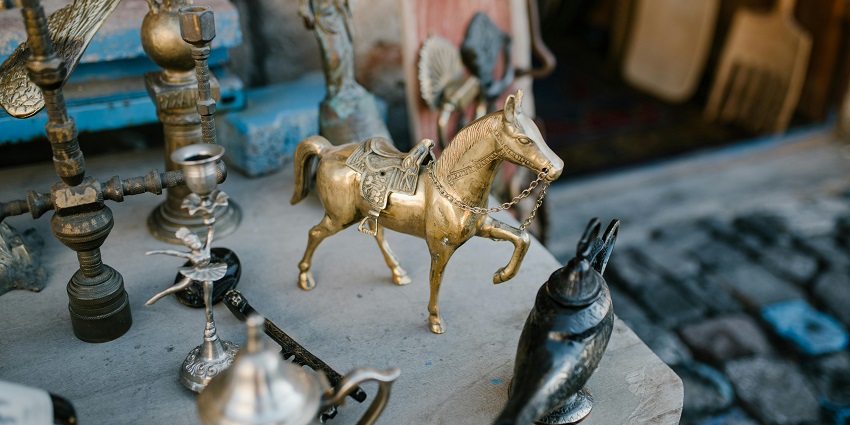 Image of a traditional oriental souvenirs in street market - Shopping in Lucknow