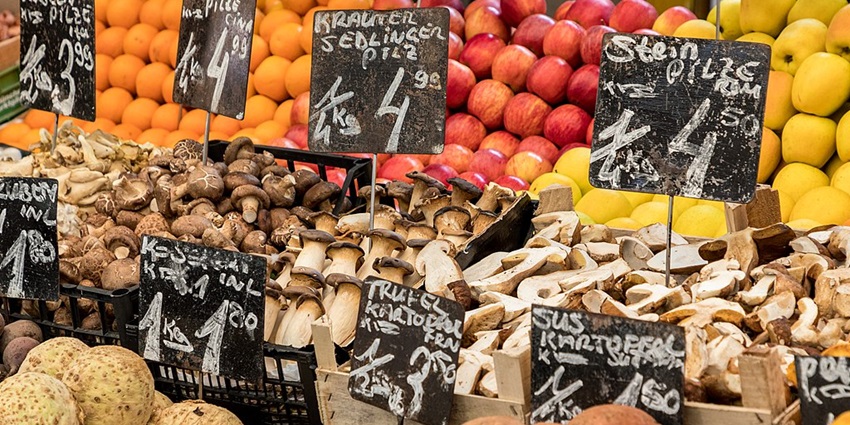 Naschmarkt is a vibrant market offering local delicacies and international flavours.
