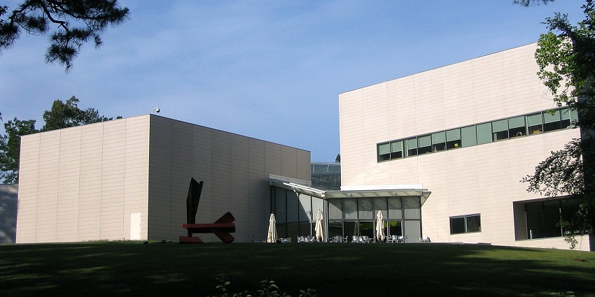 A picture of the Nasher Museum of Art, one of the best art museums in North Carolina.