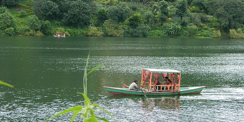 Nakuchia Tal is a lake in Nainital, known for having nine corners. This lake is still untouched by majority of the tourist population