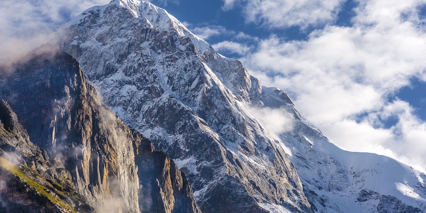 Neelkanth Peak is one of the most amazing tourist destinations for every traveller.
