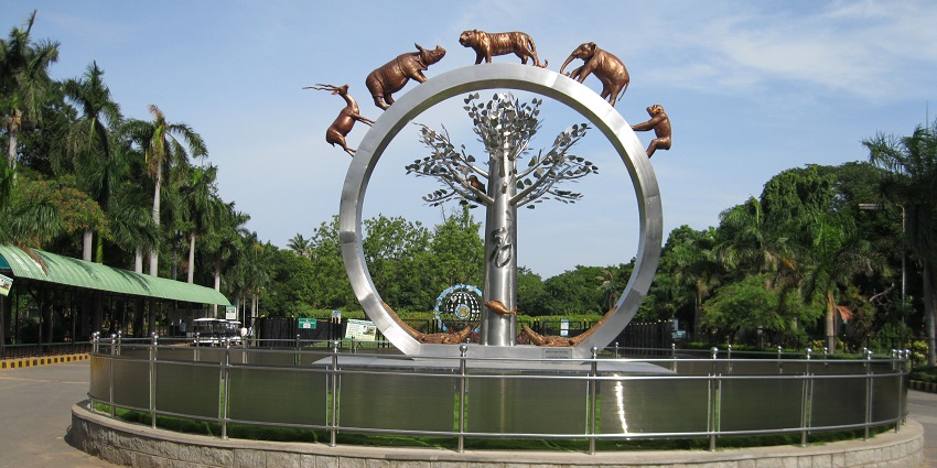 The entrance gate of Nehru Zoological Park features diverse wildlife and engaging educational exhibits.