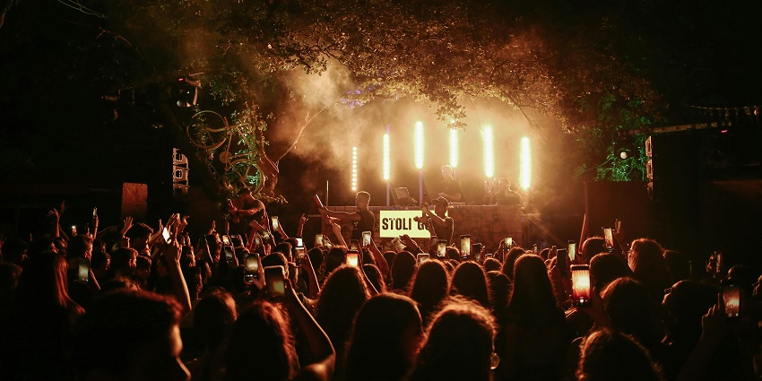 Intimate live performance at the Nelsonville Music Festival amidst scenic Appalachian hills
