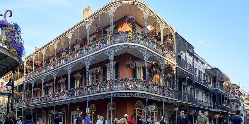 Lively city with jazz music, Creole culture, and historic charm