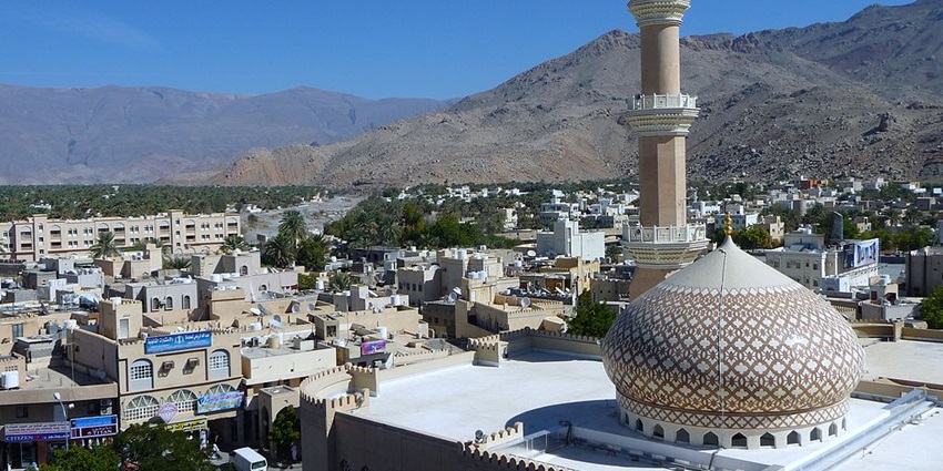 Historic city with a famous fort and grand mosque.