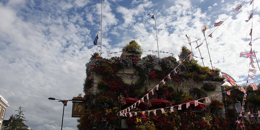 An image of the Notting Hill Carnival, one of the most popular festivals in England.