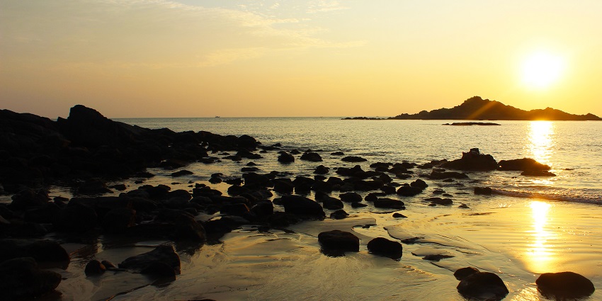 The Gokarna travel guide highlights the peaceful beach in Gokarna, which features the Parvati rock.