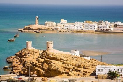 Oman travel guide takes you through stunning landscapes, rich history, and exceptional travel experiences.