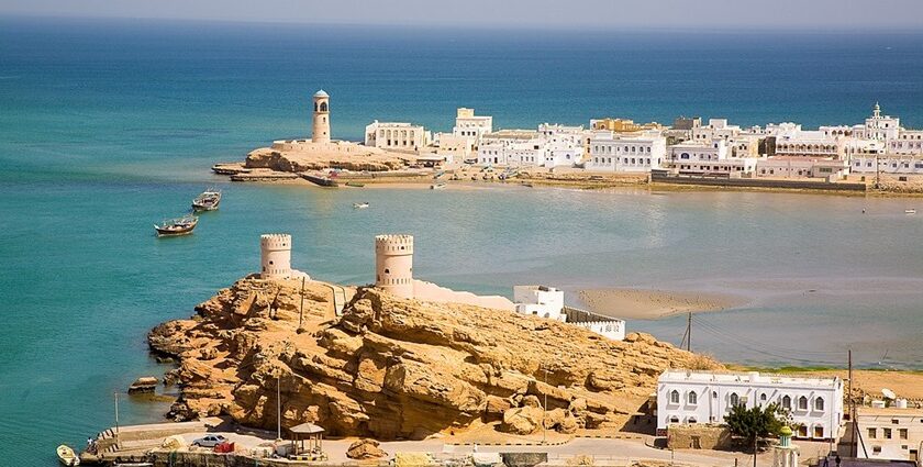 Oman travel guide takes you through stunning landscapes, rich history, and exceptional travel experiences.