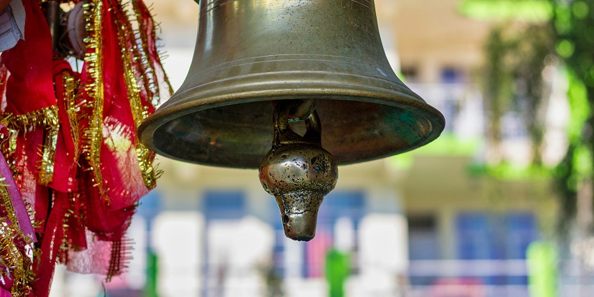 Omkar Ratneshwar Mahadev near the Deoria Tal is devoted to Nag Devta in Uttarakhand.