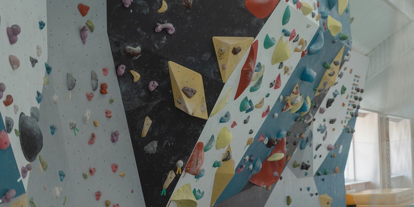 For people who are in search of a new idea for the team building activity, Indoor rock climbing in Mumbai might be worth trying.