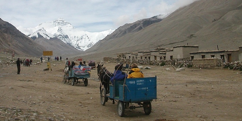 Image of the Rongbuk and Qomolongma in Tibet sector