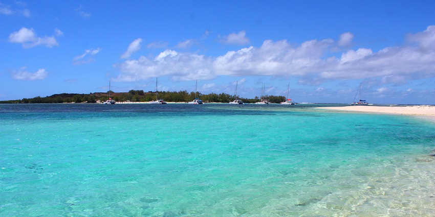Snapshot of the blue seashore of Gabriel Island surrounded by the Indian Ocean.