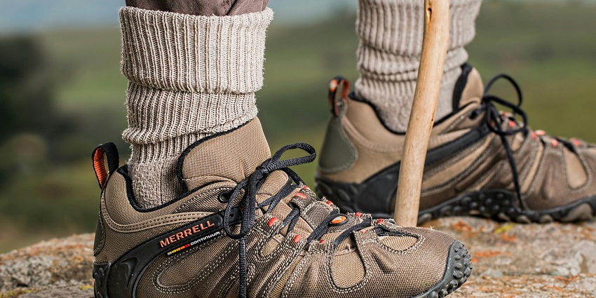 One of the important Mussoorie travel tips is to wear comfortable shoes on hills.