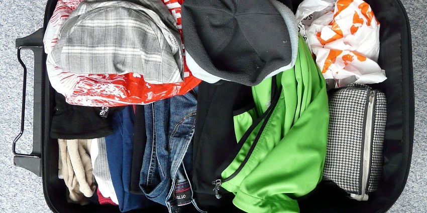 On your Kolkata travel guide, carry light cotton clothes.