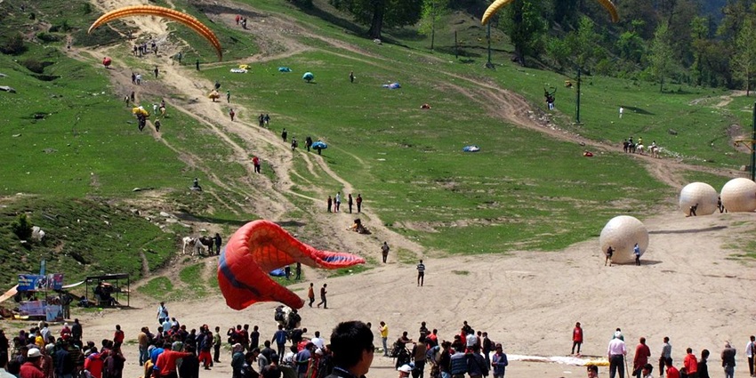 Kullu Manali travel guide must include advance bookings for the best experience of activities.