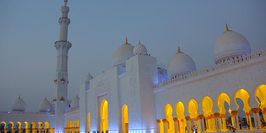 When visiting the Medina Mosque in Saudi Arabia, follow the dress code.