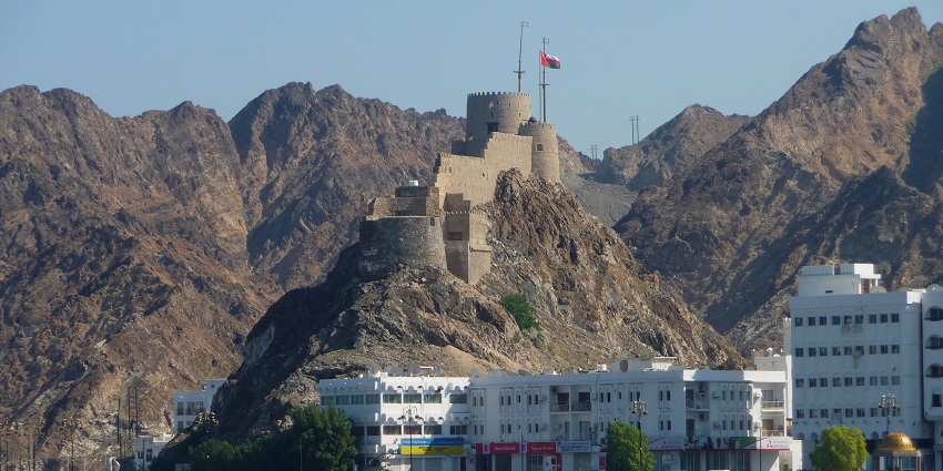 When visiting the Mutrah Fort, Oman follow the dress code.