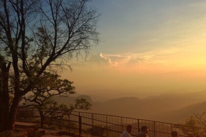 Pachmarhi travel guide ensures serene landscapes.