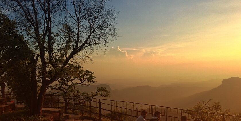 Pachmarhi travel guide ensures serene landscapes.