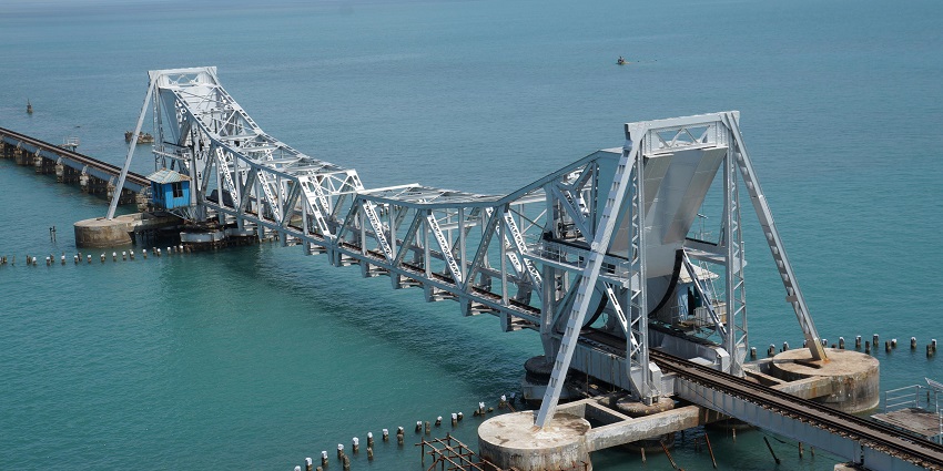 This Rameshwaram tourist guide assures breathtaking views of the sea from the bridge.