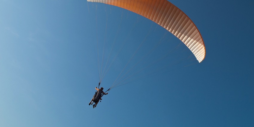 An image of a Paragliding adventure sport in Pune with breathtaking views of blue sky