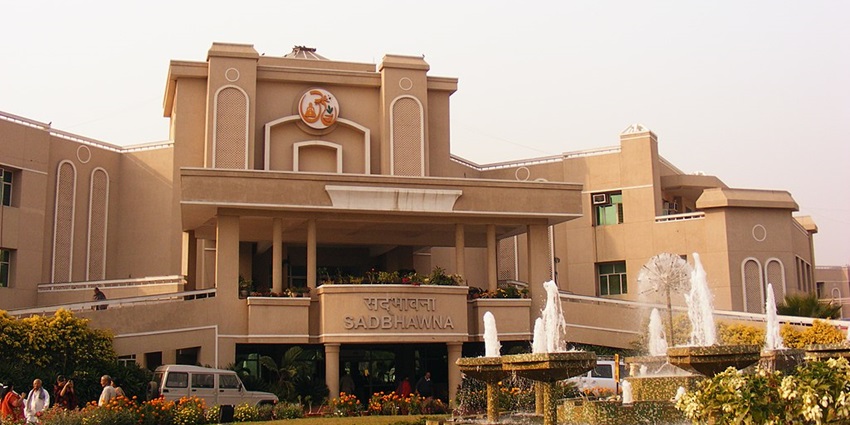 Image of Patanjali Yogpeeth building - one of the best places to visit in Haridwar