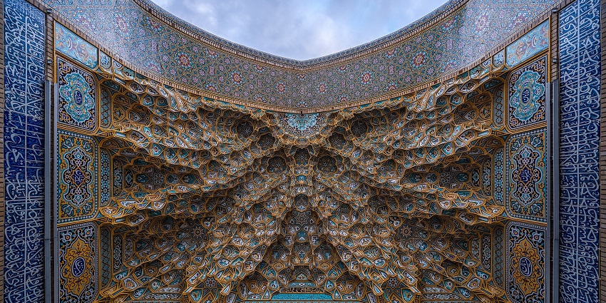 Pay homage at the shrine in the Karbala Mosque.