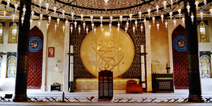 Elegant Qatar mosques Turkey located within The Pearl, offering waterfront views.