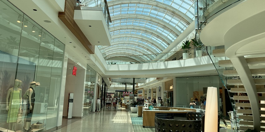 nothing beats the nightlife reaching its peak at Phoenix Palassio Mall