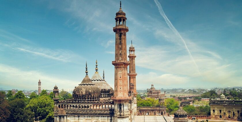 bara imambara in lucknow is an iconic structure showcasing the supreme skills of indian architecture