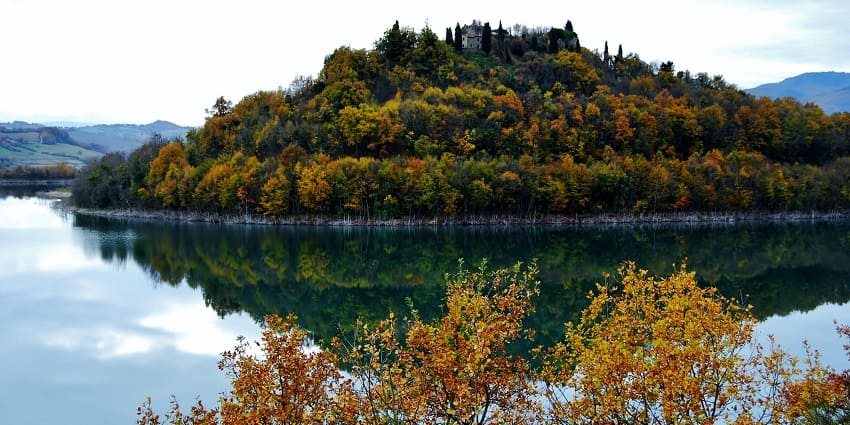 Snapshot of the iconic Cingoli - Lago Castreccioni o di Cingoli in Plastira lake