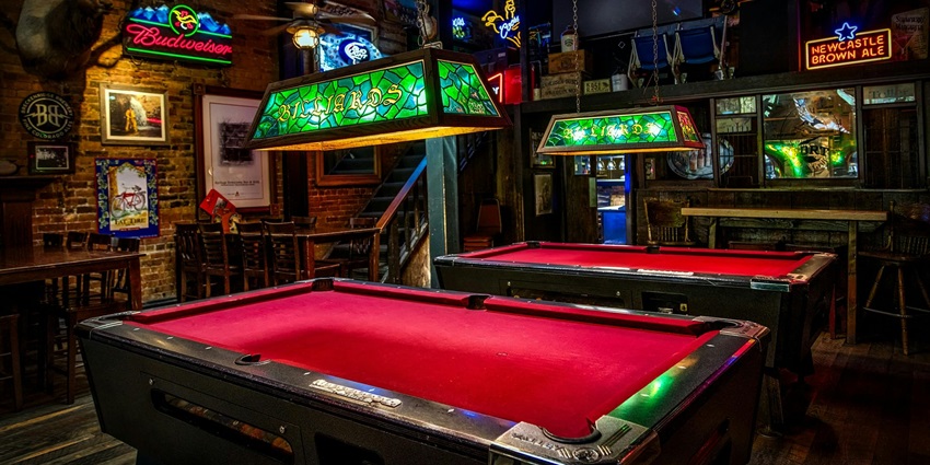 An image of Plunge Bar in Mahabaleshwar with a bar counter with a variety of drink bottles in the background.