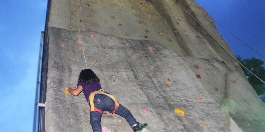 Indoor rock climbing in Mumbai presents a unique opportunity for everyone regardless of the level of a beginner.