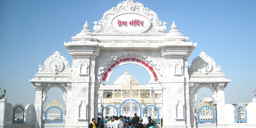 Vrindavan travel guide features a temple showcasing vibrant sculptures and spiritual serenity.