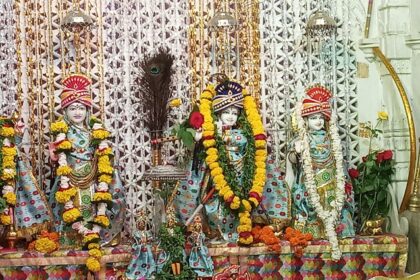 The divine idols of Radha Swami in Radha Swami temple.