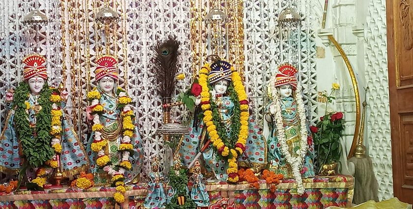 The divine idols of Radha Swami in Radha Swami temple.