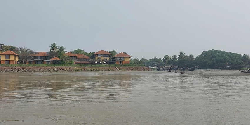 Raichak’s riverside charm makes it one of the best places to visit near Kolkata within 50 kms