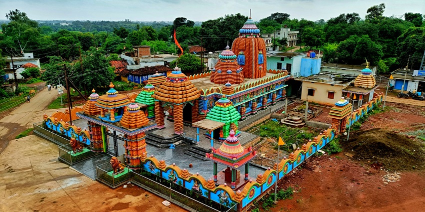 Image of a temple in Raipur with colourful architecture, Chhattisgarh