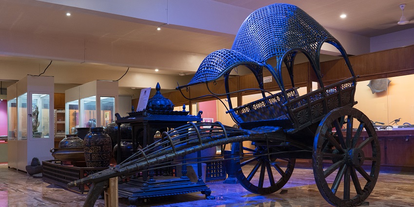 Raja Dinkar Kelkar Museum is a unique museum showcasing Chariot and other artefacts.