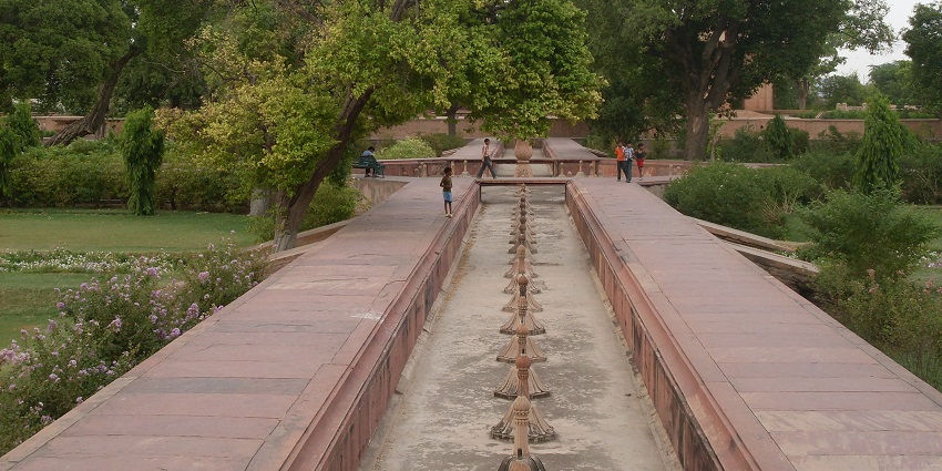 take a stroll down with your partner at one of the oldest gardens of ram bagh in Agra