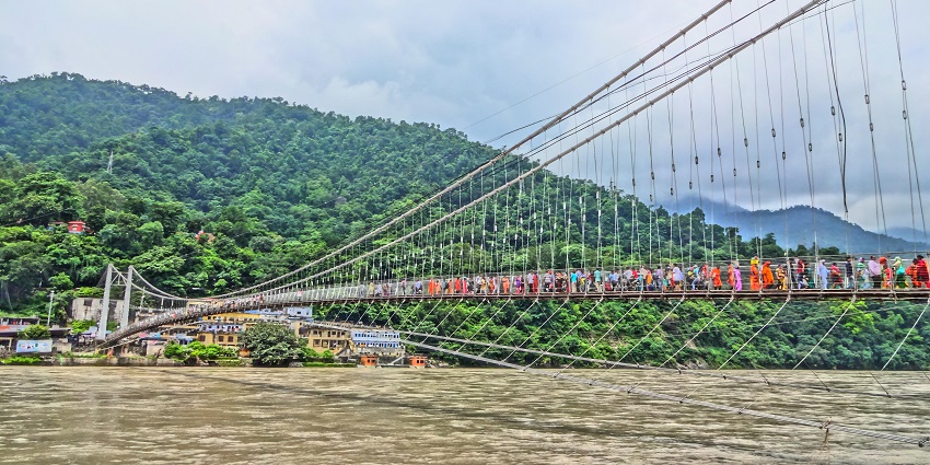 Famous pedestrian bridge offering scenic views and a serene atmosphere.