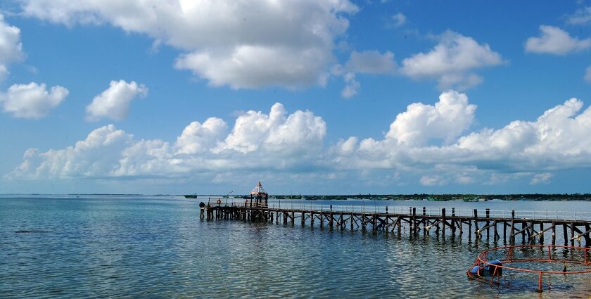 This Rameshwaram travel guide focuses on the city's breathtaking scenery.