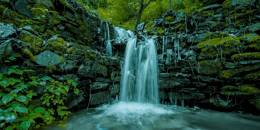 The places to visit in Mukhteshwar include Ramgarh, famous for its unexplored natural beauty.