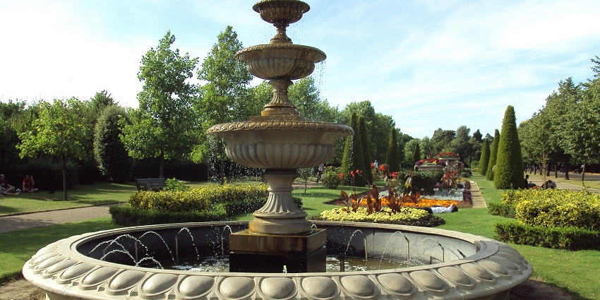 Image of elegant fountain in Regent's Park, a best place near Lords Cricket Ground Museum.