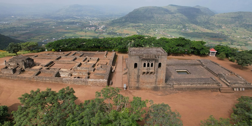 An image of visitors relaxing at Saint Louis Fort Pondicherry, enjoying the peaceful views.