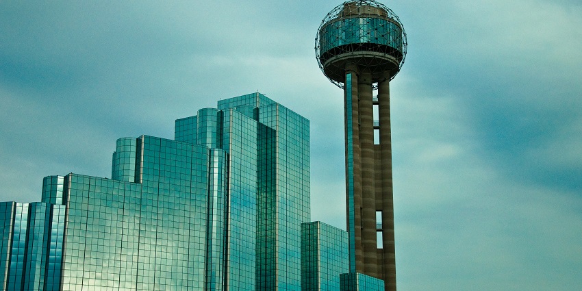 An image of Reunion Tower, a famous attraction near Dallas Fort.