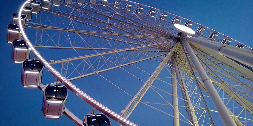 The Great Seattle Wheel showcasing its covered gondolas and a giant towering structure